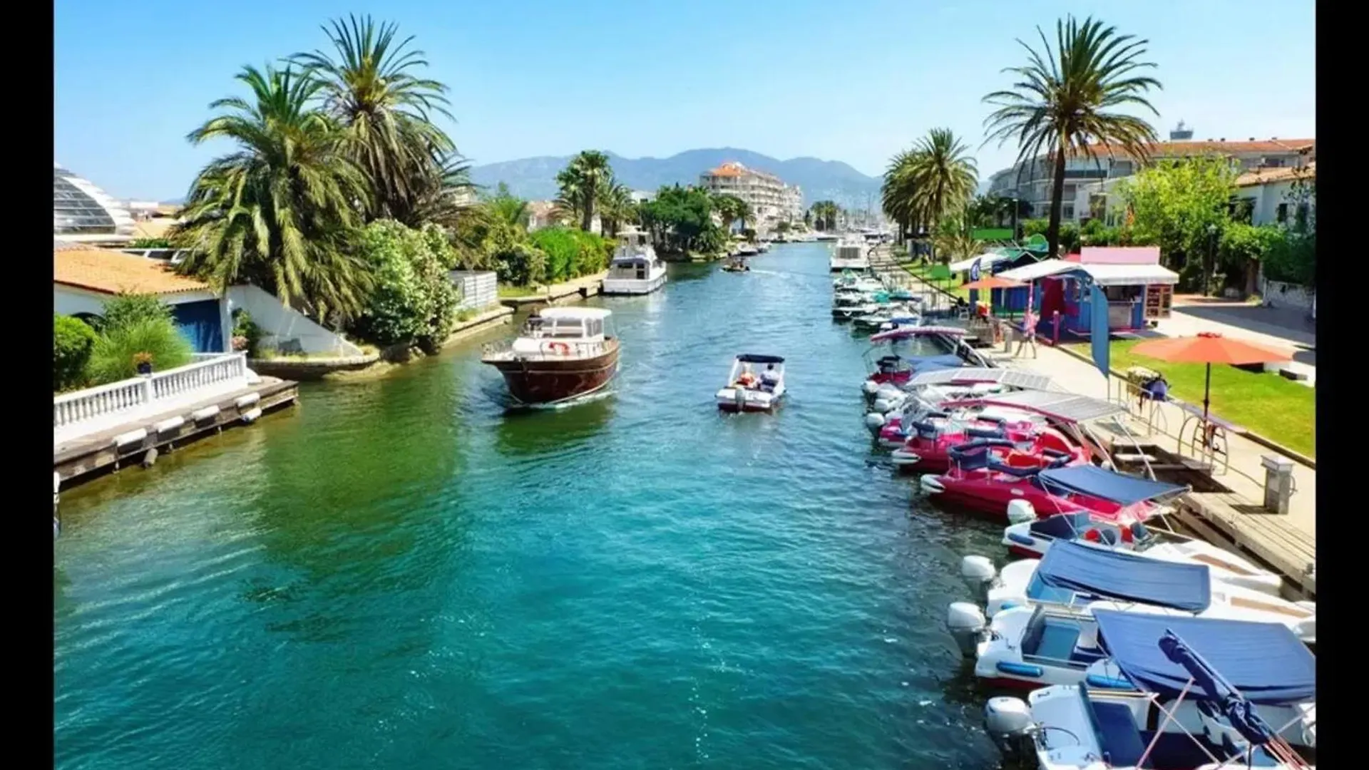 Welcoming Villa In Empuriabrava With Private Pool
