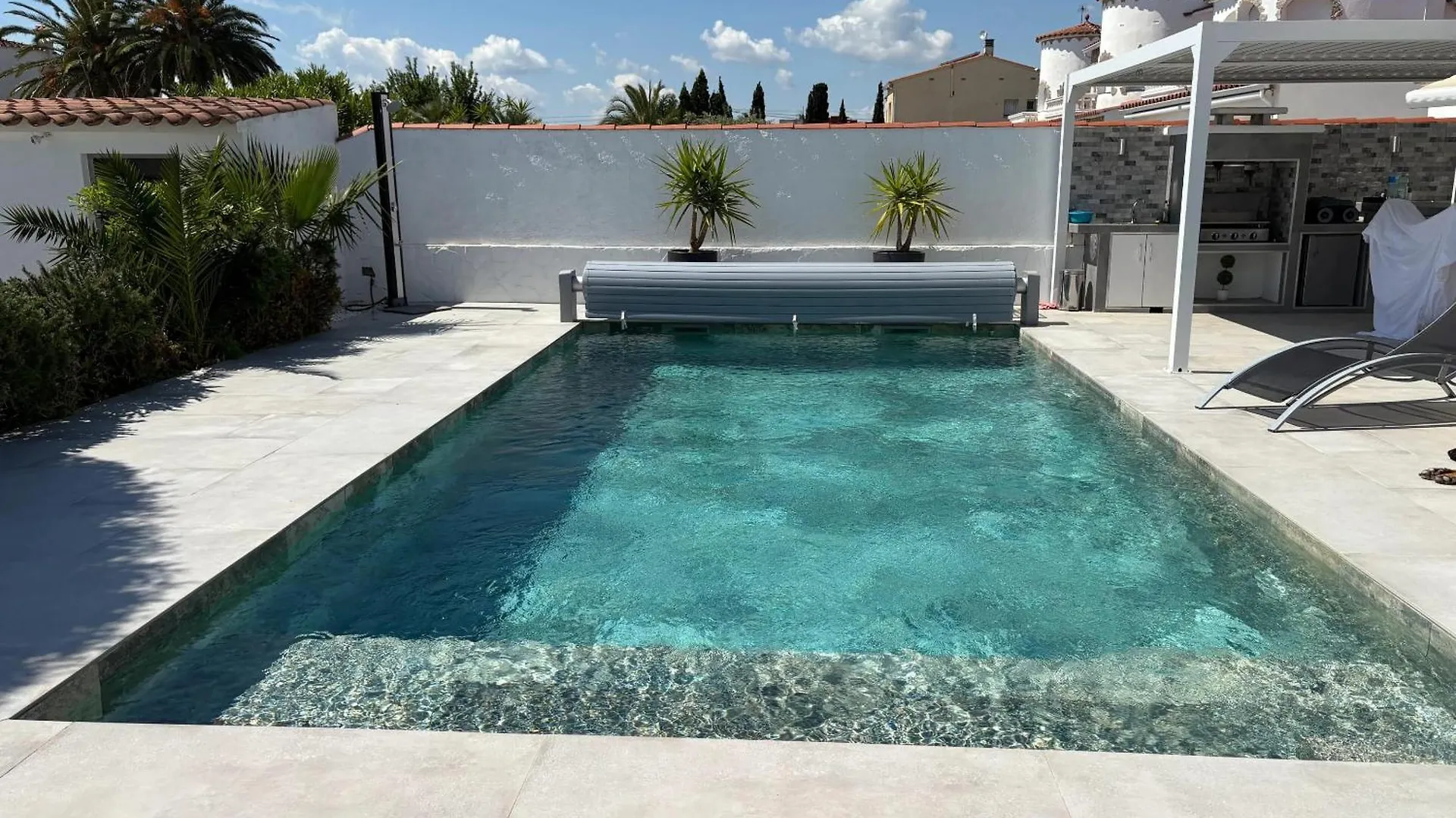 Welcoming Villa In Empuriabrava With Private Pool Spagna